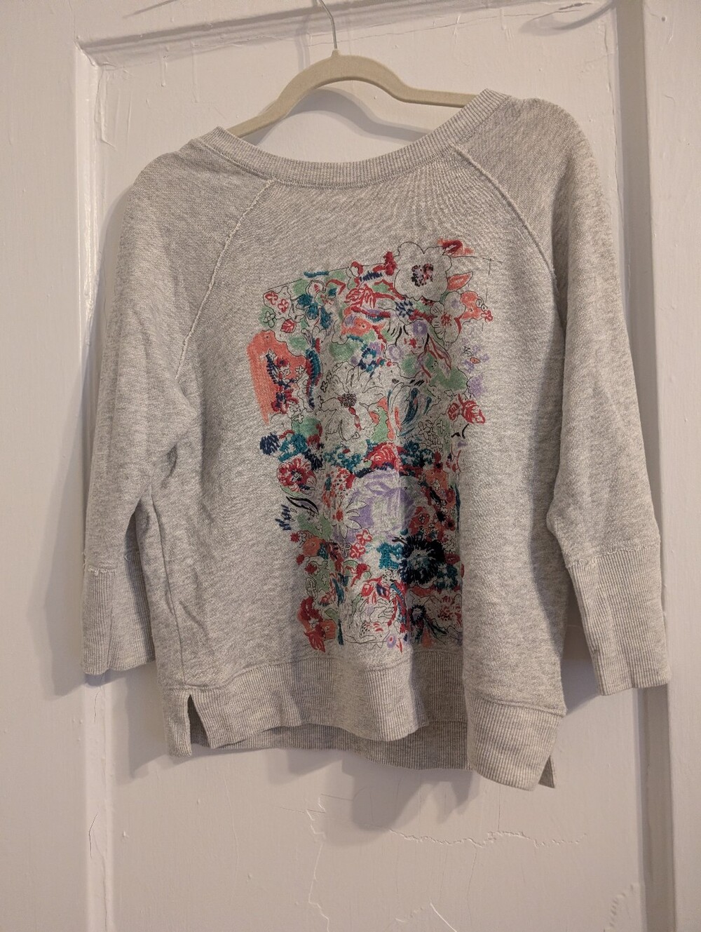 Postmark by Anthropologie Lt Grey Floral Raglan Sweatshirt M